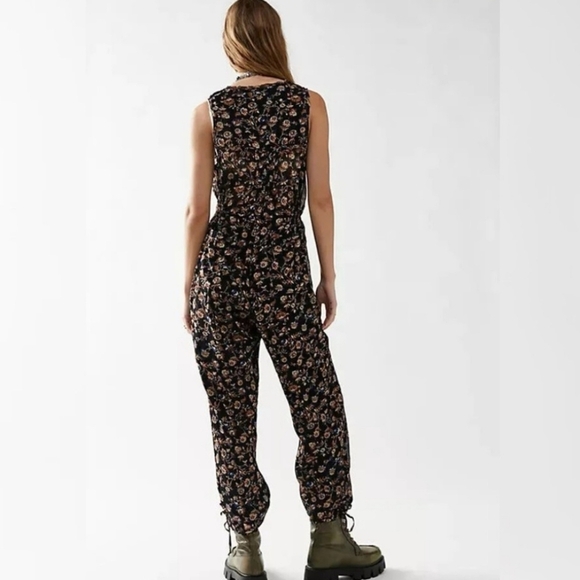 Free People Samara Sleeveless Plunging Neckline Floral Print Tapered Jumpsuit - Picture 2 of 12